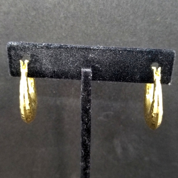 Monet hammered gold puffed hoop earrings 💛 - Picture 2 of 8
